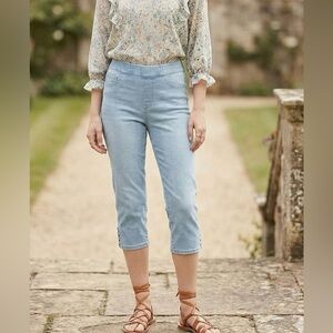 Kim Rogers Light Blue Capri Jeans with lattice Hem